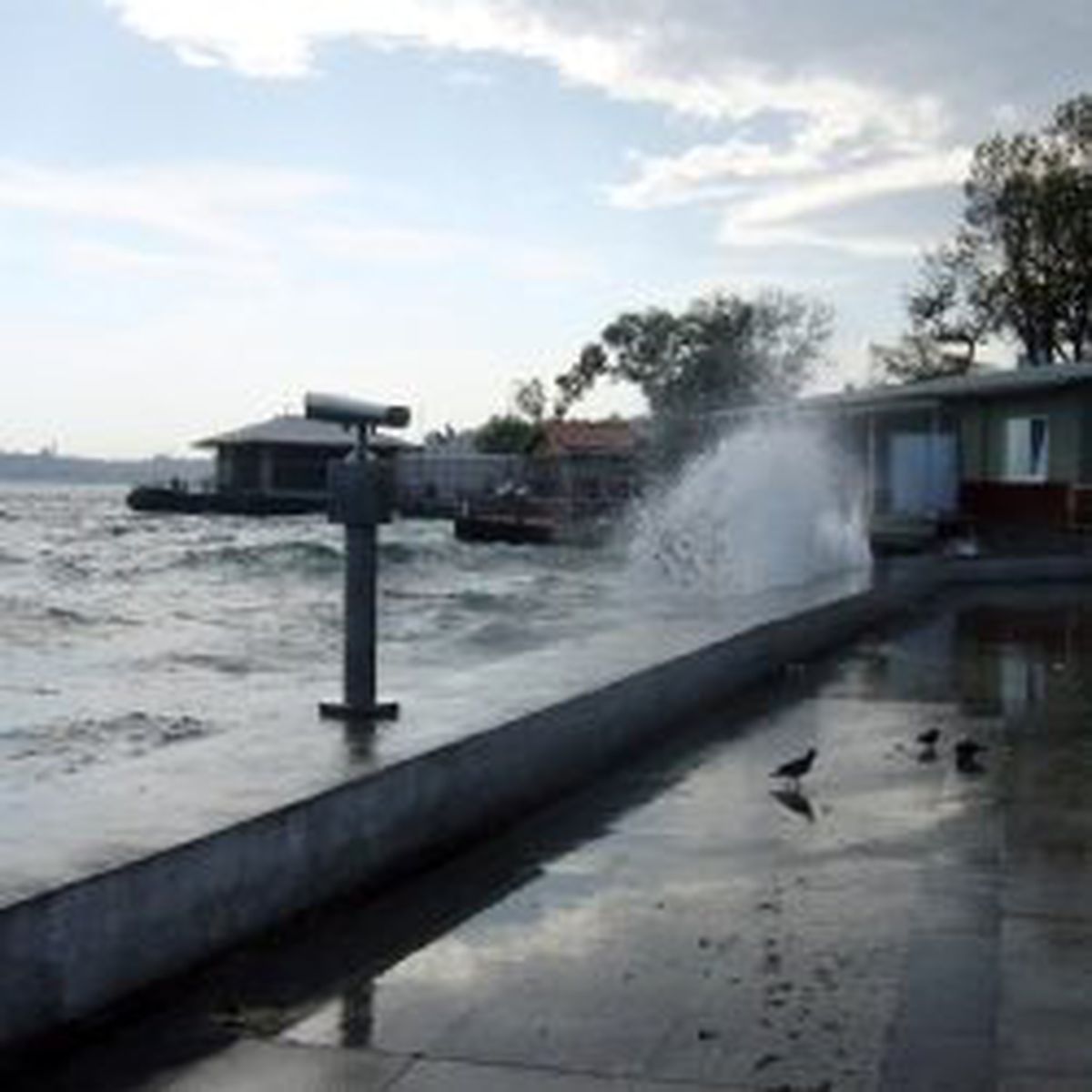 Sel Bu Kez Tatil Beldelerini Vurdu