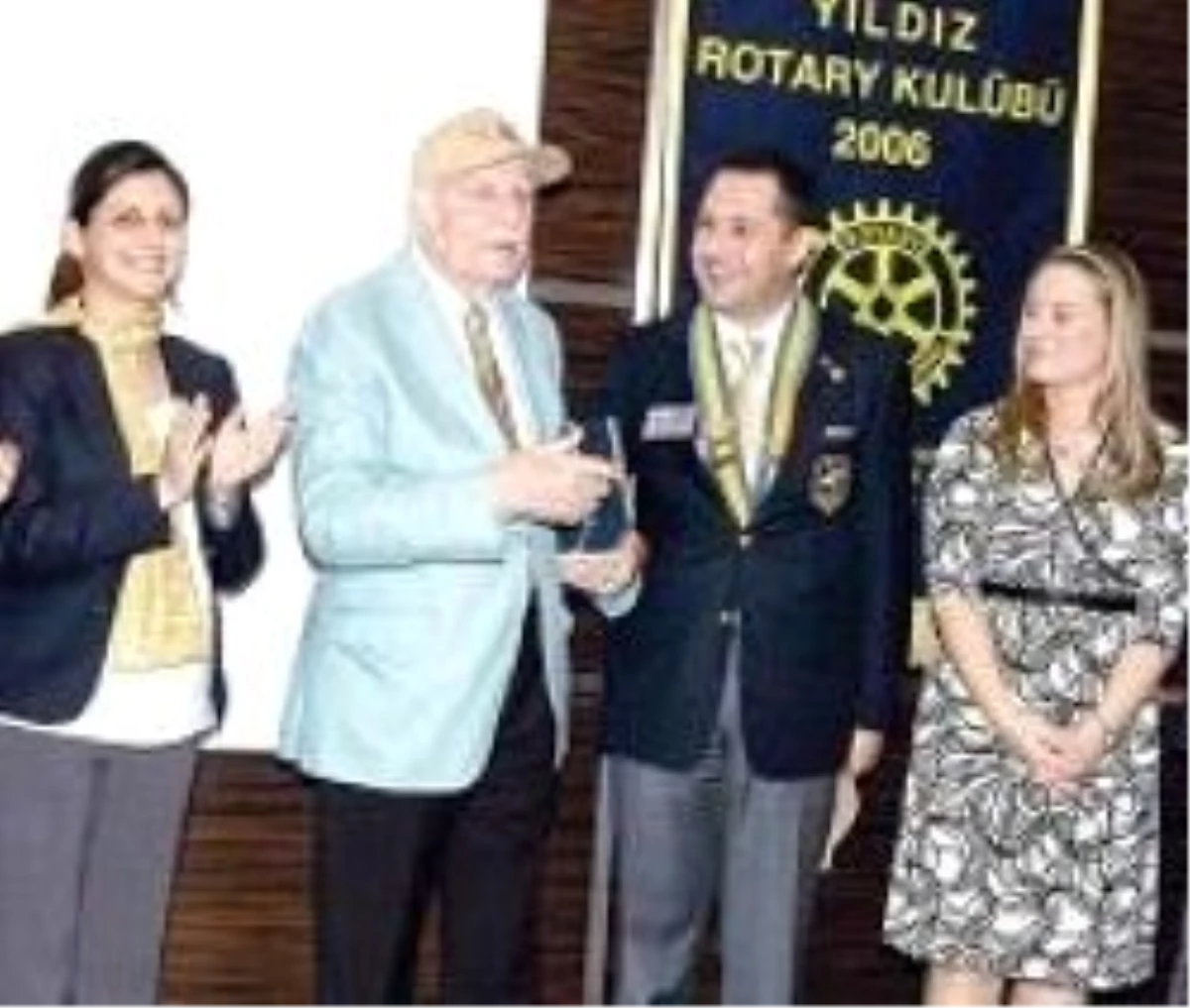 Rotary Hizmet Ödülü Kıraç\'ın