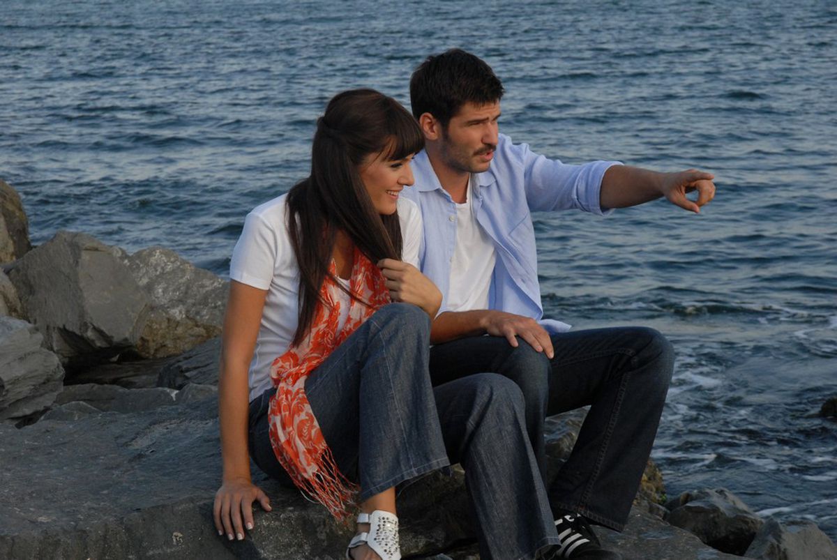 'Aşk Geliyorum Demez'
