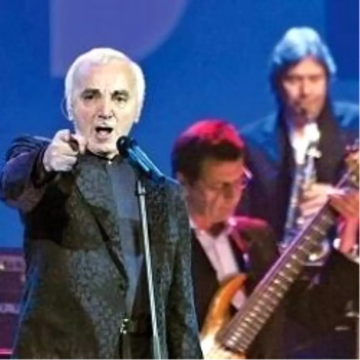 Aznavour Toprak İstedi Başpatrik Tazminat