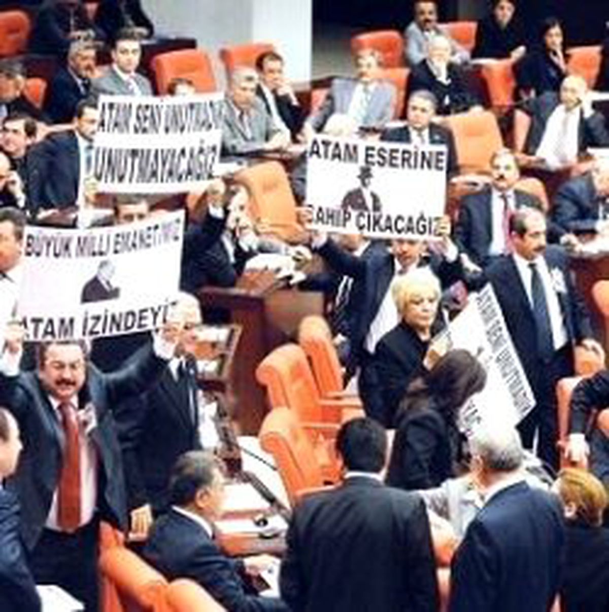 Meclis'te 10 Kasım Savaşı