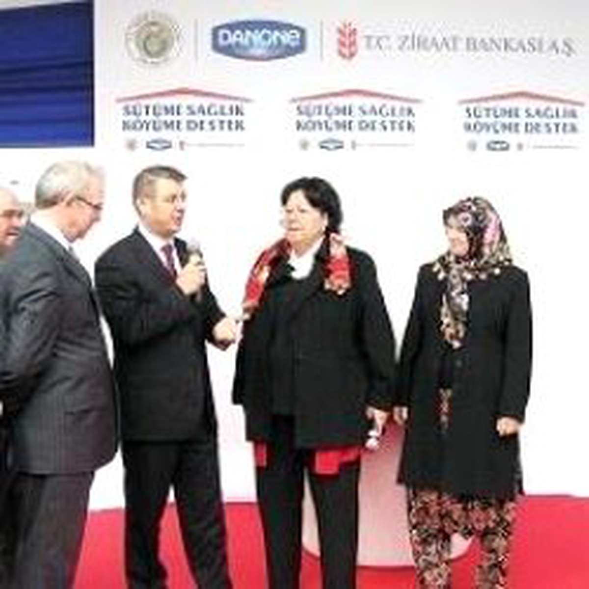 Bilgisayarlı 'Sütevi' Yayılıyor, İneklerin Verimi İkiye Katlanıyor