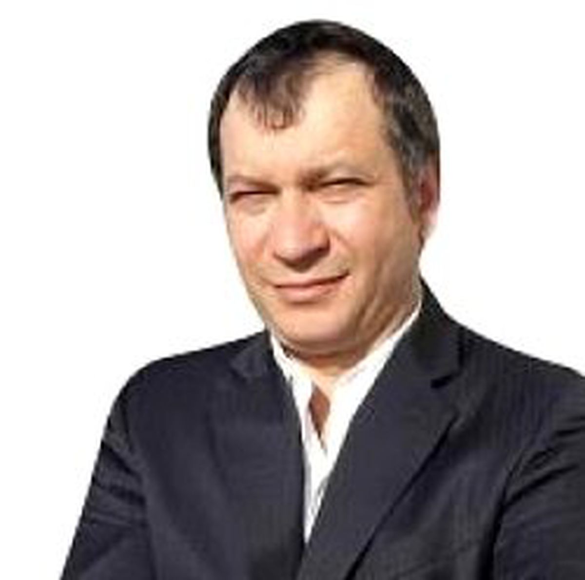 Hangarla Girdi, Gökdelenle Yükseliyor