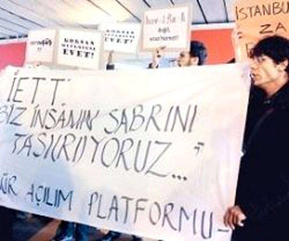 Metrobüs Zammına Öğrenci Protestosu