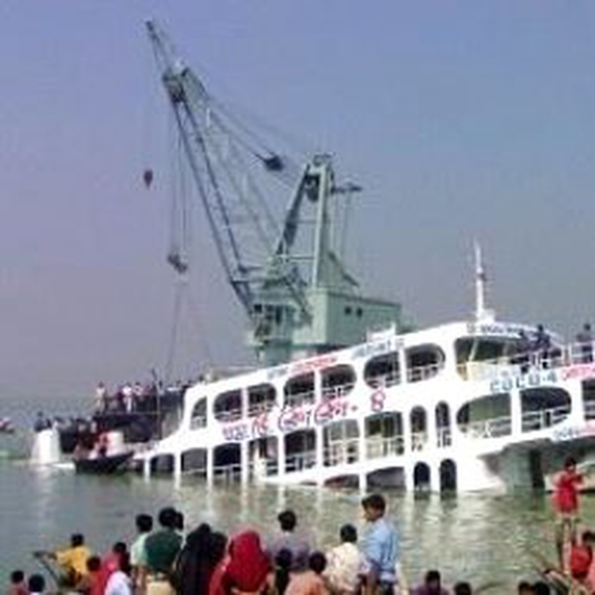 Bangladeş'te Yine Feribot Kazası: 46 Ölü