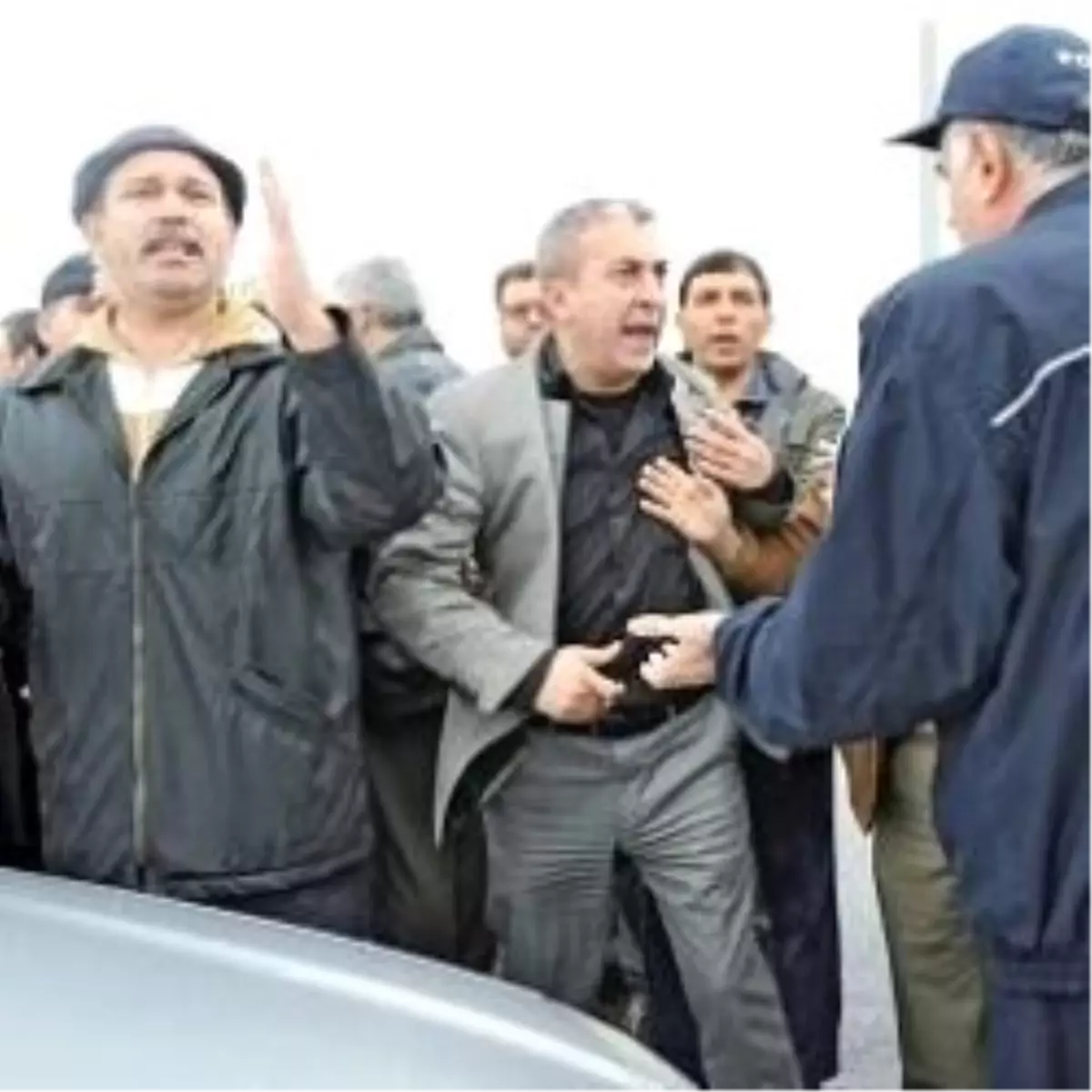 Çevre Bakanı'na Tekel Protestosu
