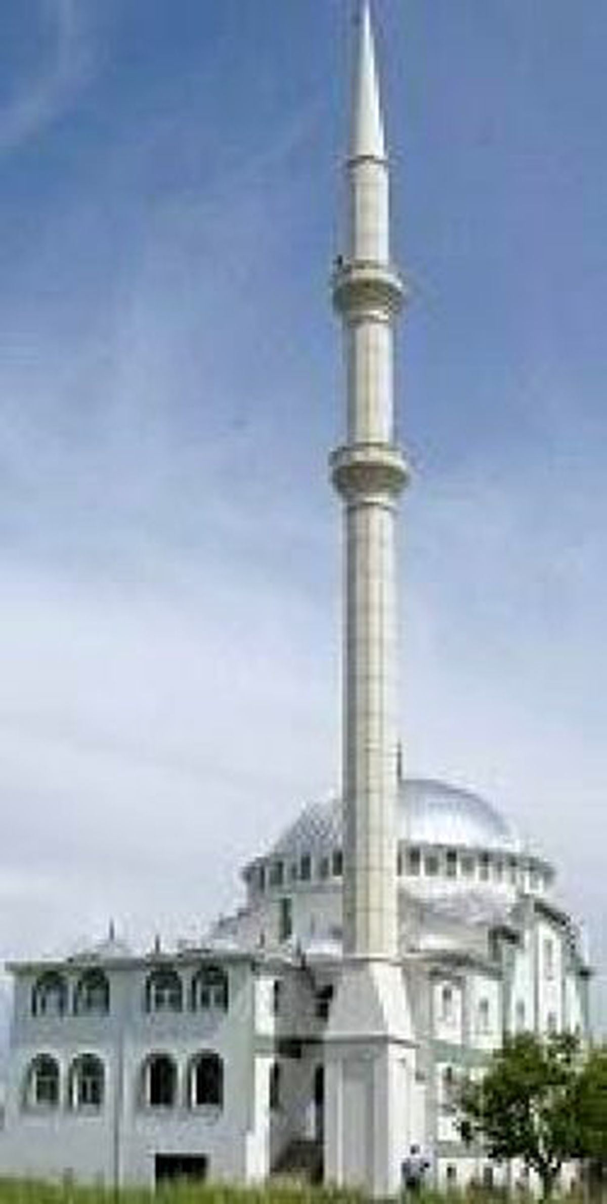 65 Metre Minare Tehlike Yaratıyor