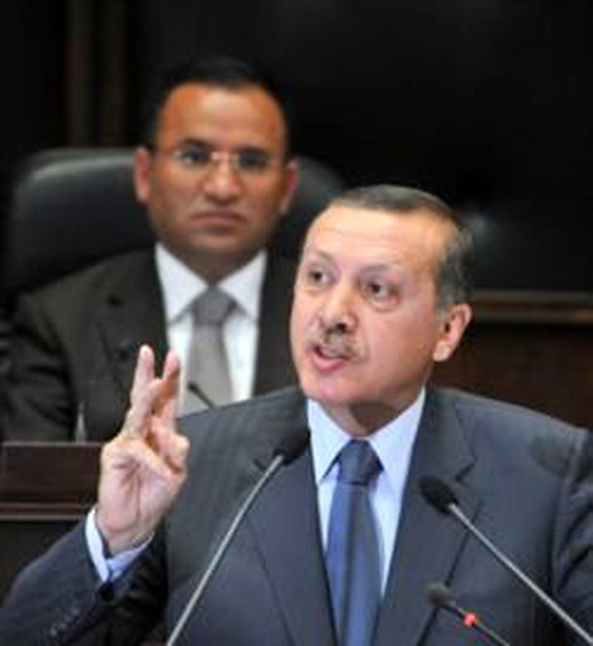 \'Türkiye Partiler Mezarlığına Döndü\'