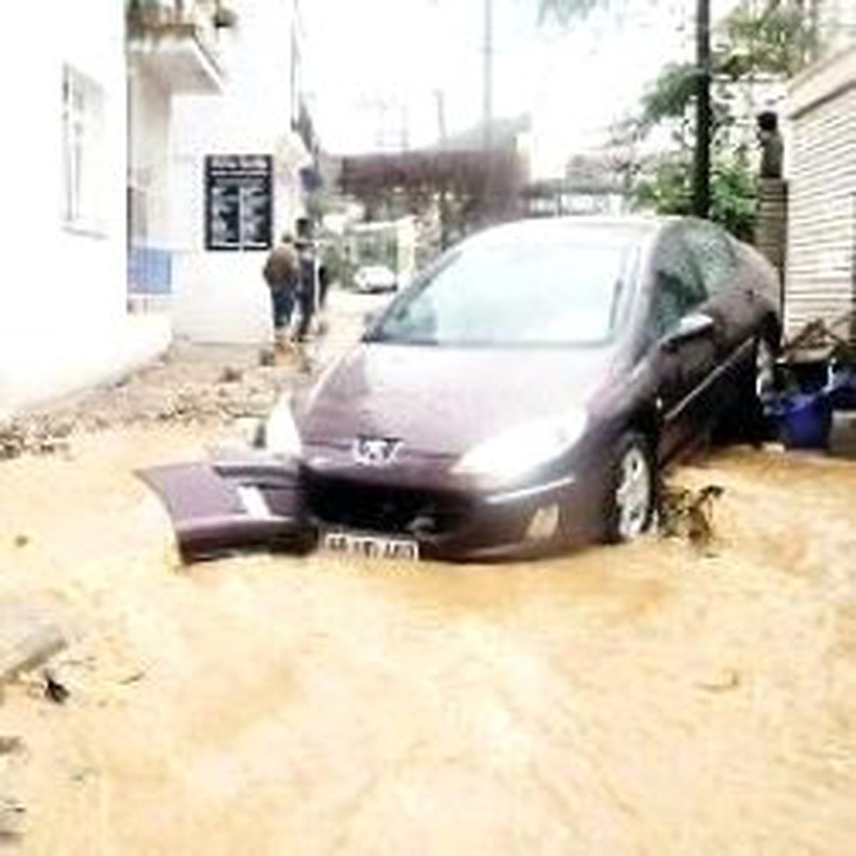 Fırtına ve Hortum Can Aldı