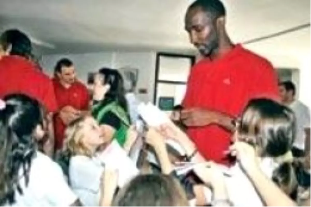 NBA\'de Yıkıldı Akhisarda Yeniden Doğdu