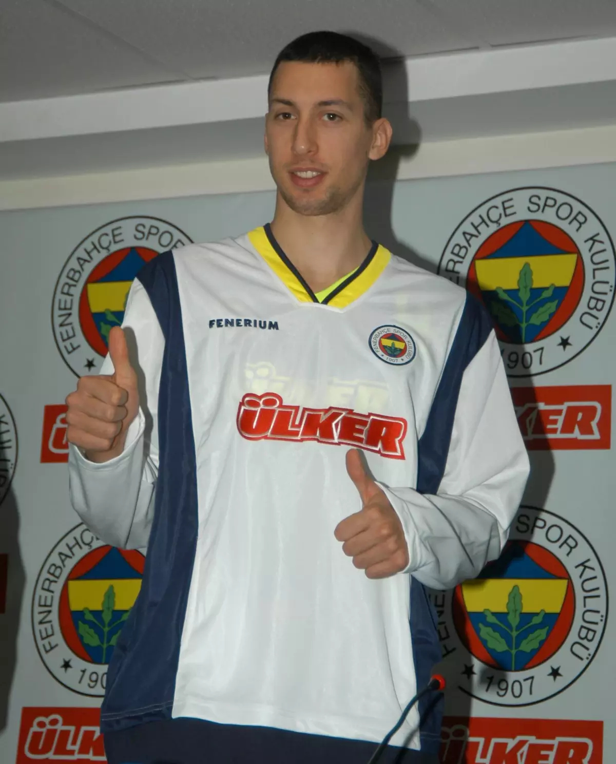 Fenerbahçe Ülker\'e Hırvat Oyun Kurucu