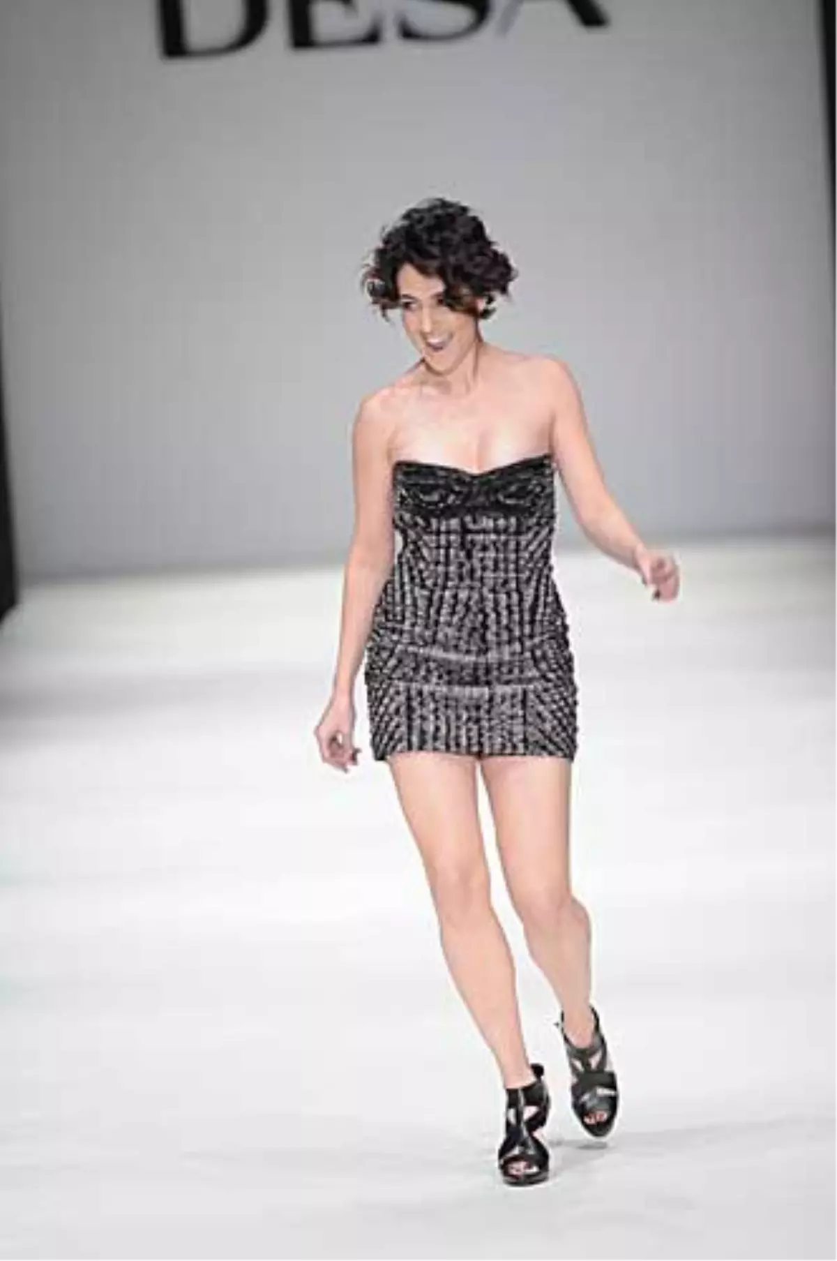 Meltem Cumbul Podyumda