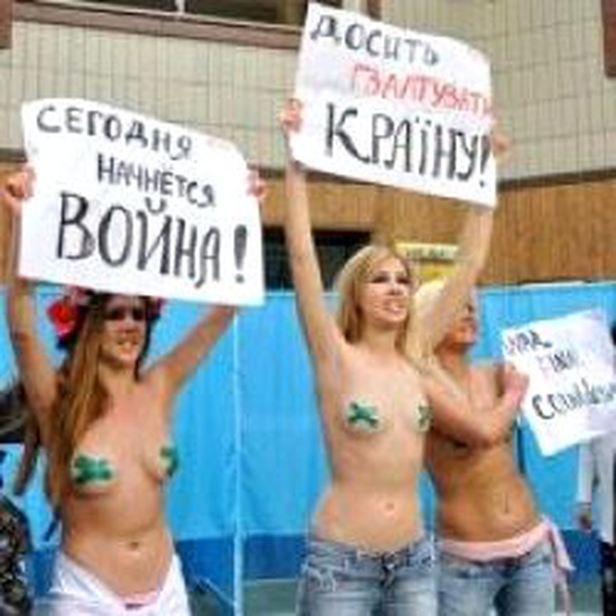 Ukrayna'da Çıplak Seçim Protestosu