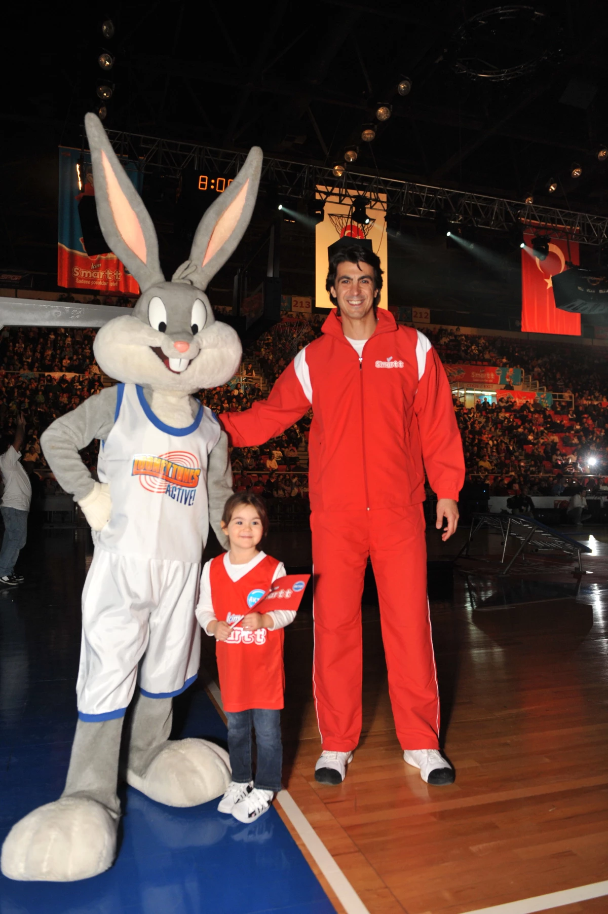 İbrahim Kutluay ve Bugs Bunny İstanbullular ile Buluştu