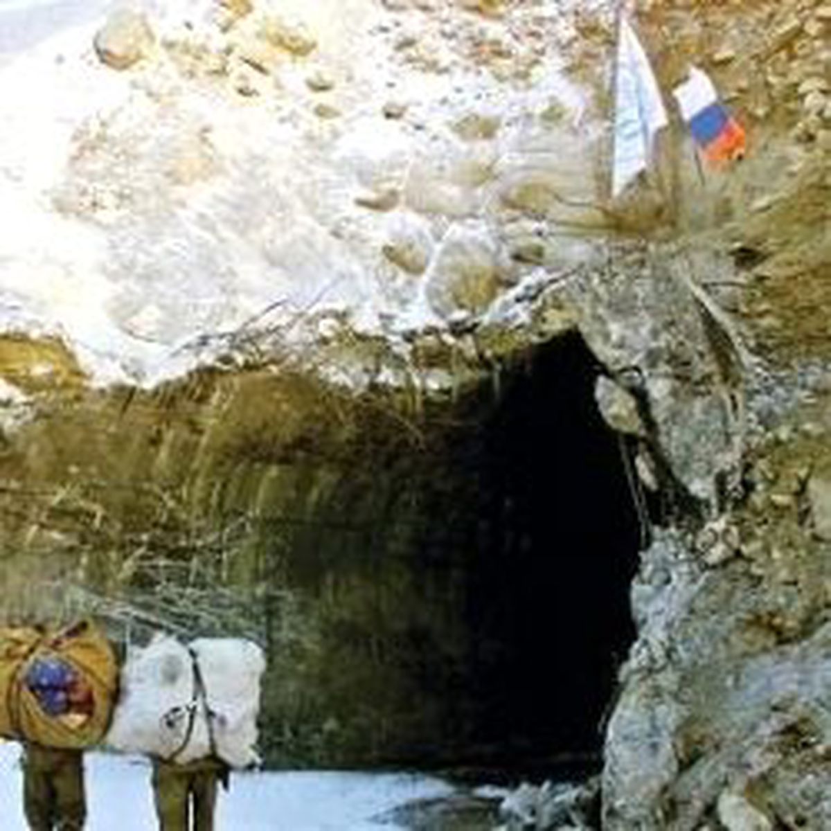 Kabil'de Çığ 64 Kişiyi Yuttu