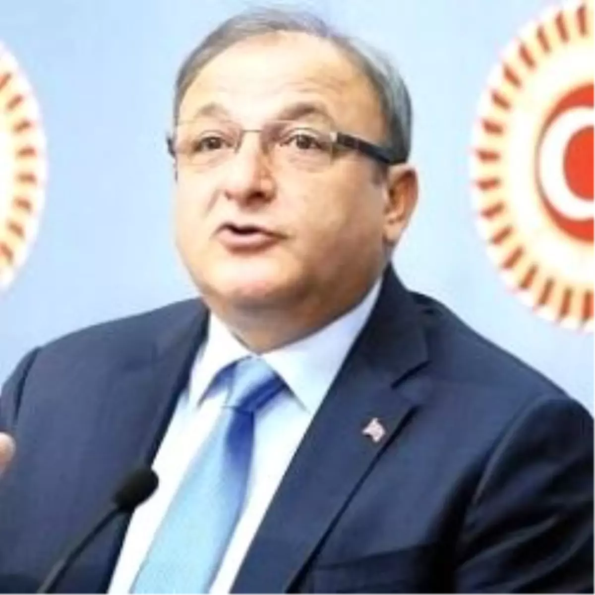 Vural Teşhisi Koydu: Dunning-Kruger!