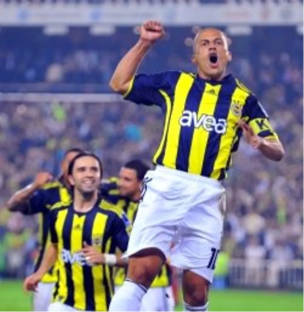 Fener\'i Son Dakika Golü Kurtardı