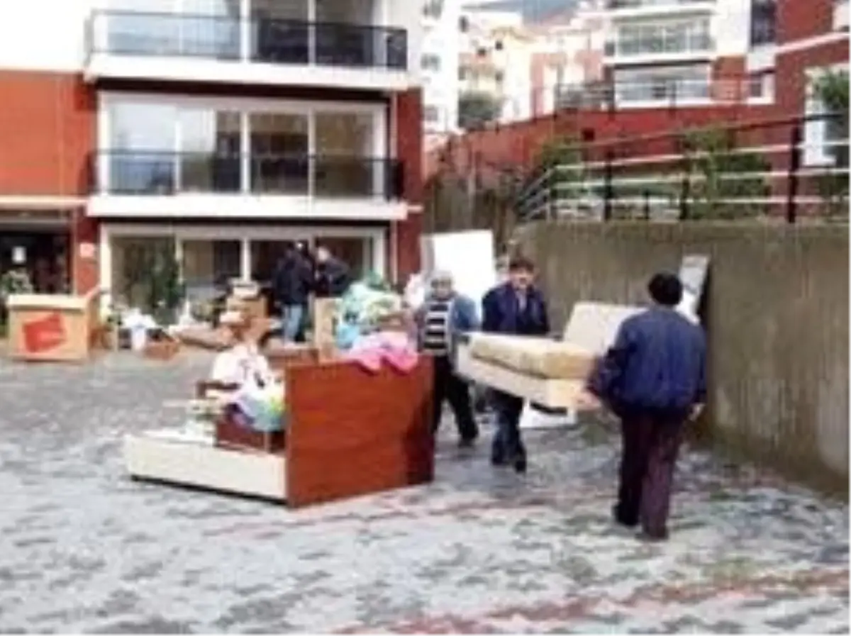 Evlere Giriş Yasaklandı Vatandaş Sorumlu Arıyor