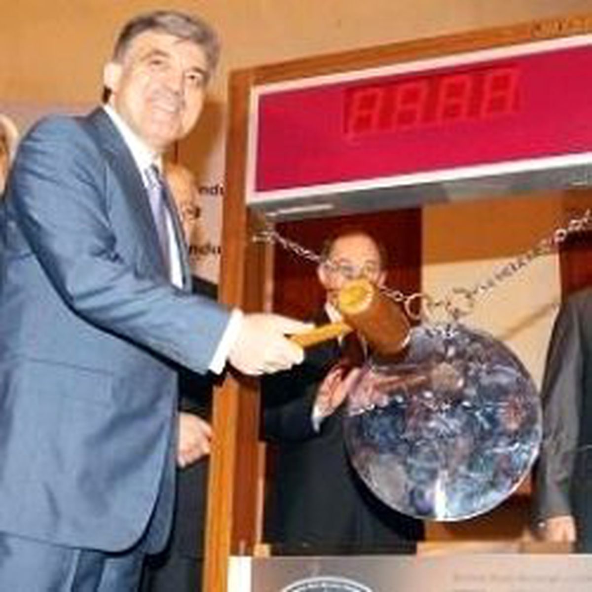 Gül, Mumbai'de Borsanın Açılışını Yaptı