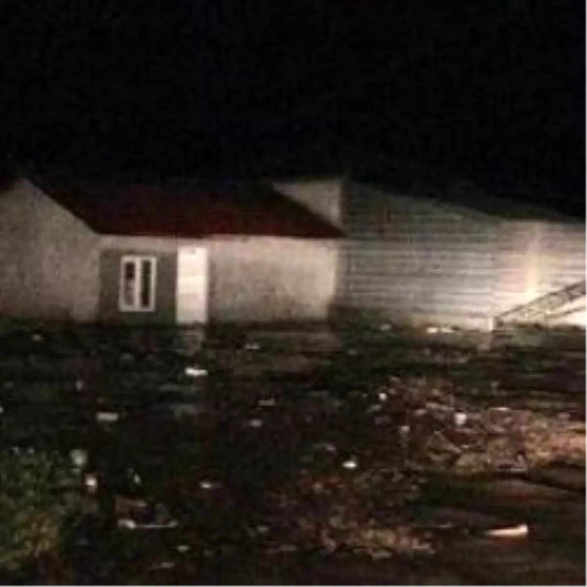 Aşırı Yağıştan Yollar Kapandı