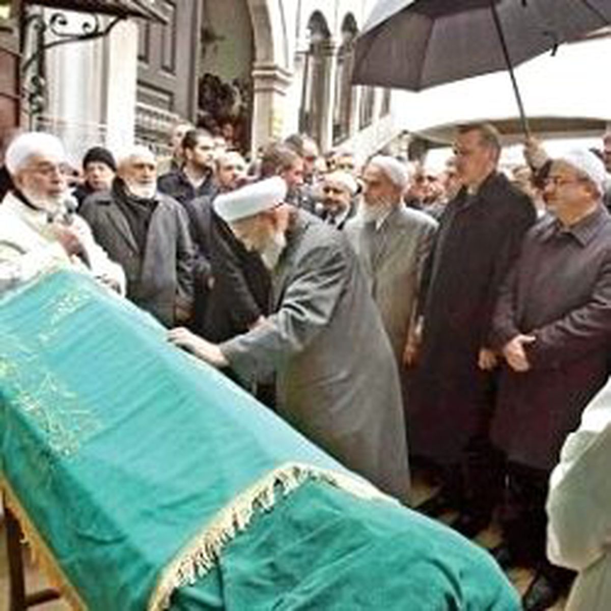 Namaz Çıkışı Cenazeye Katıldı