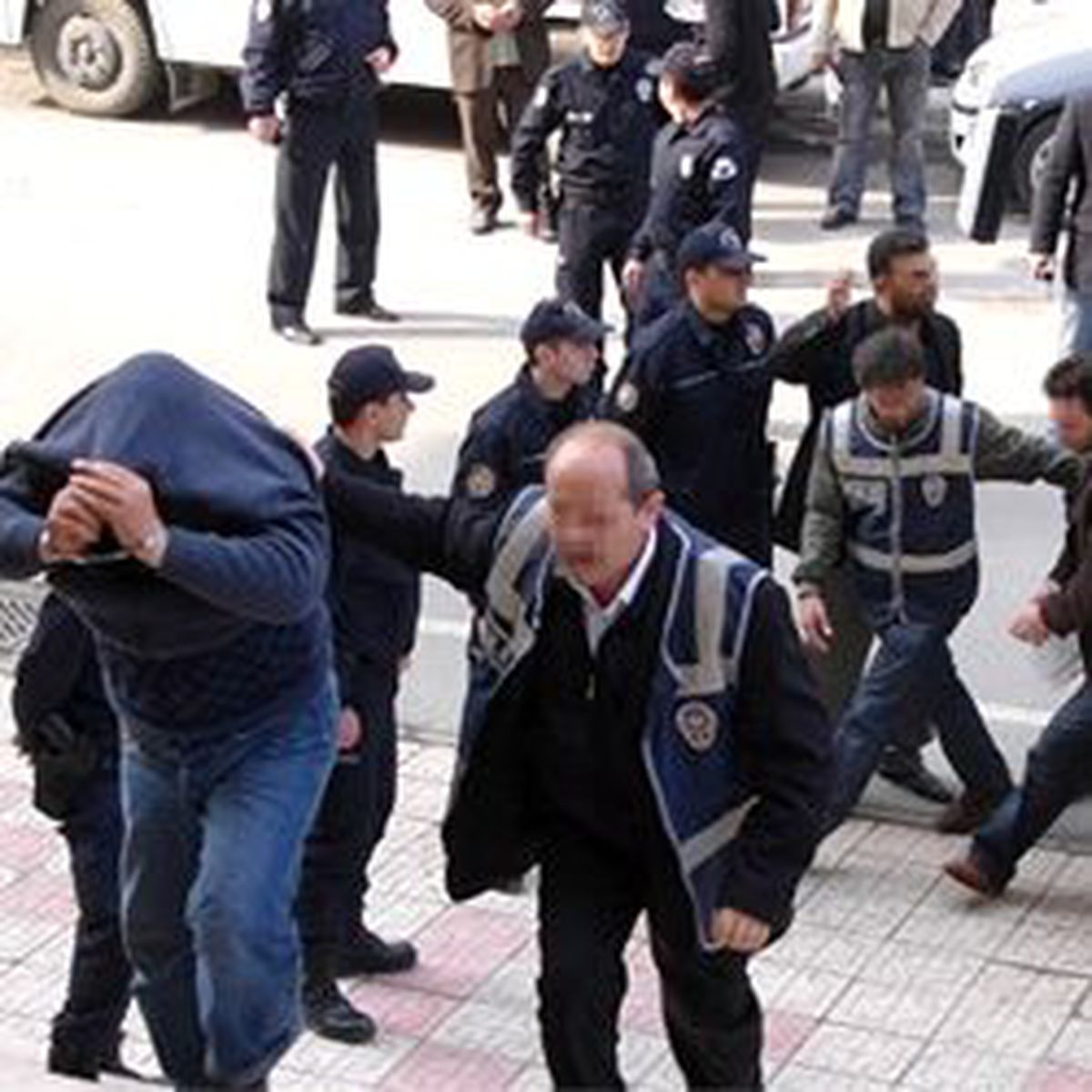 KCK Operasyonunda 15 Kişi Tutuklandı