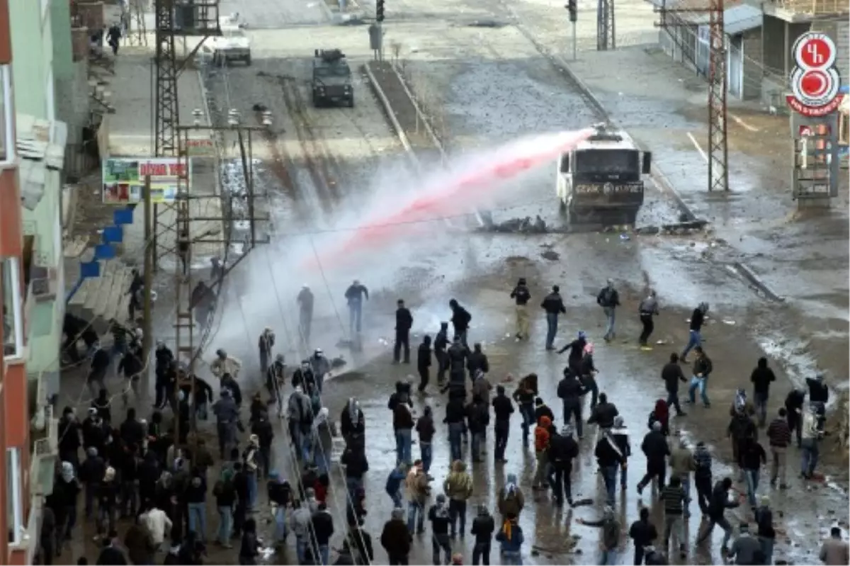 İstanbul\'da Terör Operasyonu: 30 Gözaltı