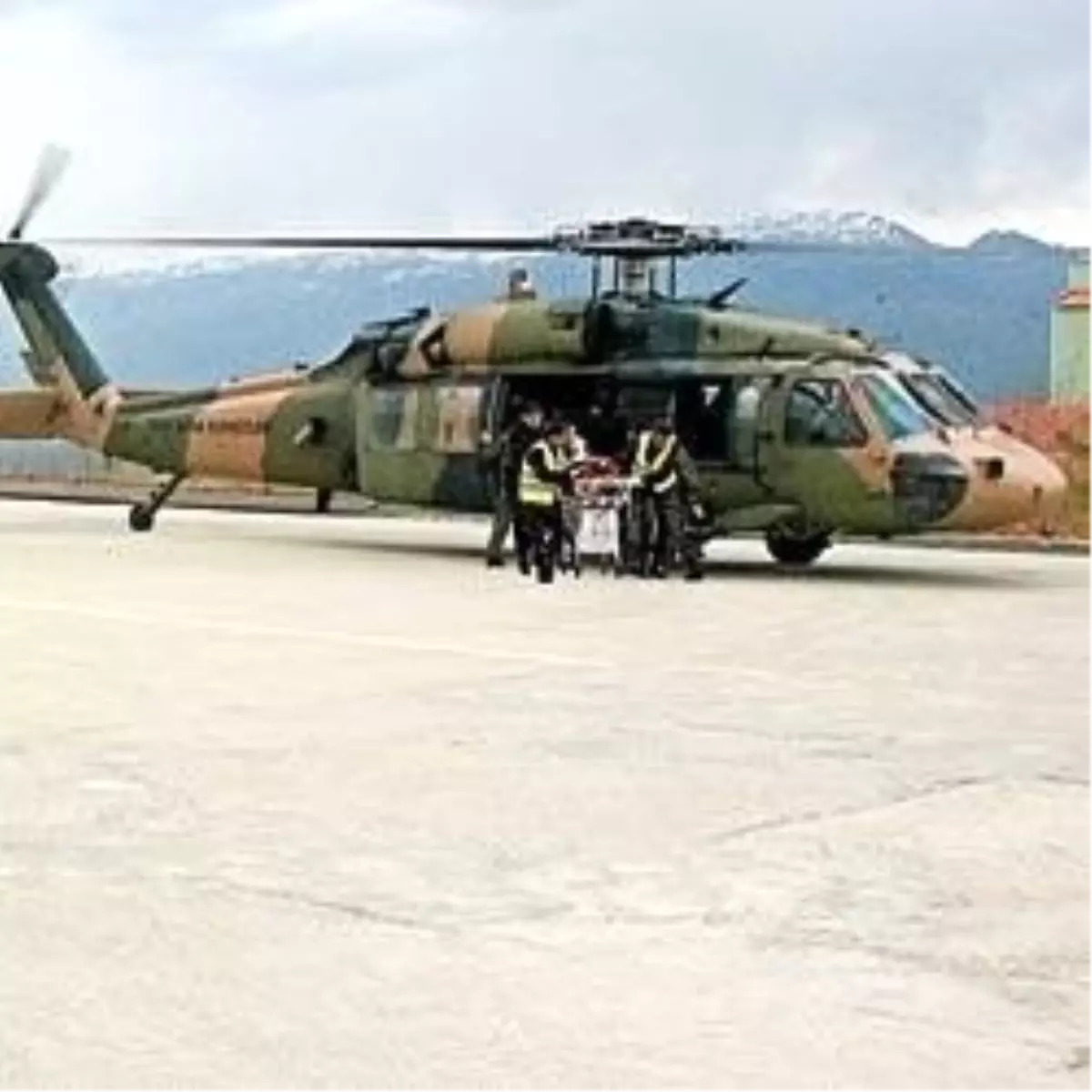 Helikopter Doğu\'da Can Kurtarıyor