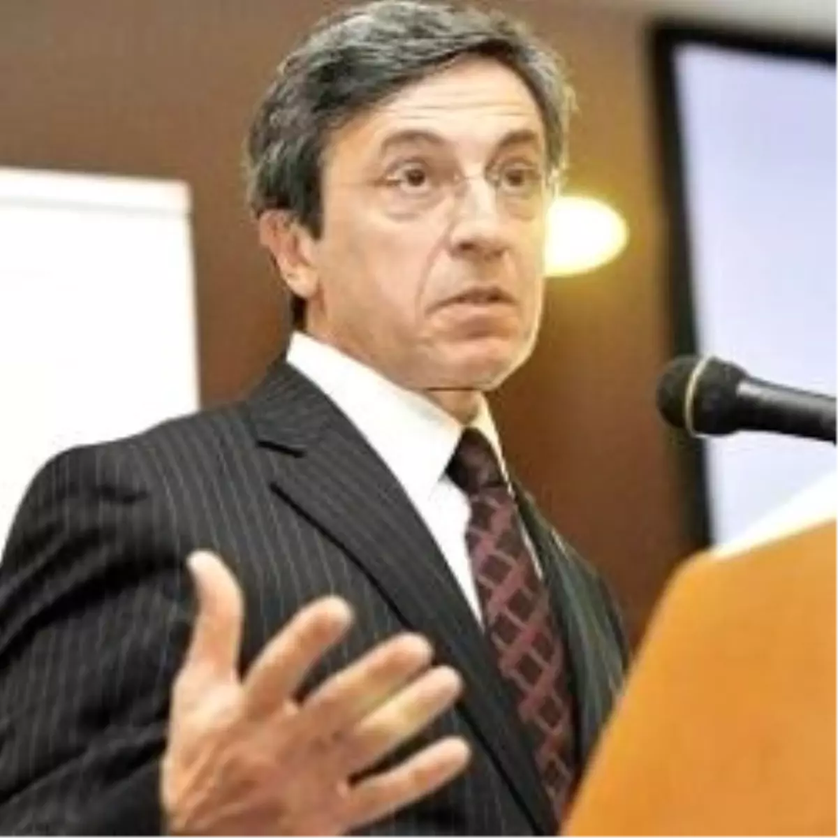 Mevduata Yüzde 10 Sınırına \'İş\'ten \'Ulusal Çıkar\' Resti