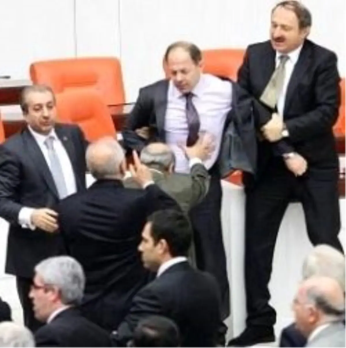 Kavgacı Vekillere Oyuncak