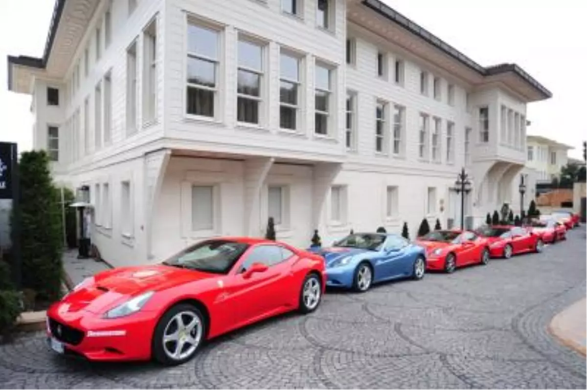 Ferrari Sevgisi, Sevgililer Günü\'nde Buluşturdu,
22 Araçlık Ferrari Konvoyu Göz Kamaştırdı!
