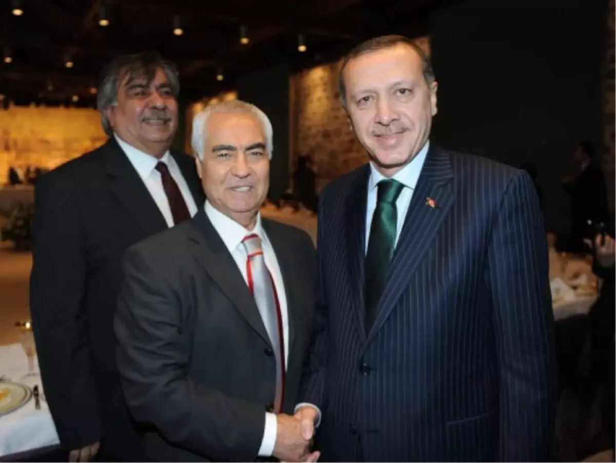 Sanatçılarımız Elini Taşın Altına Koysun