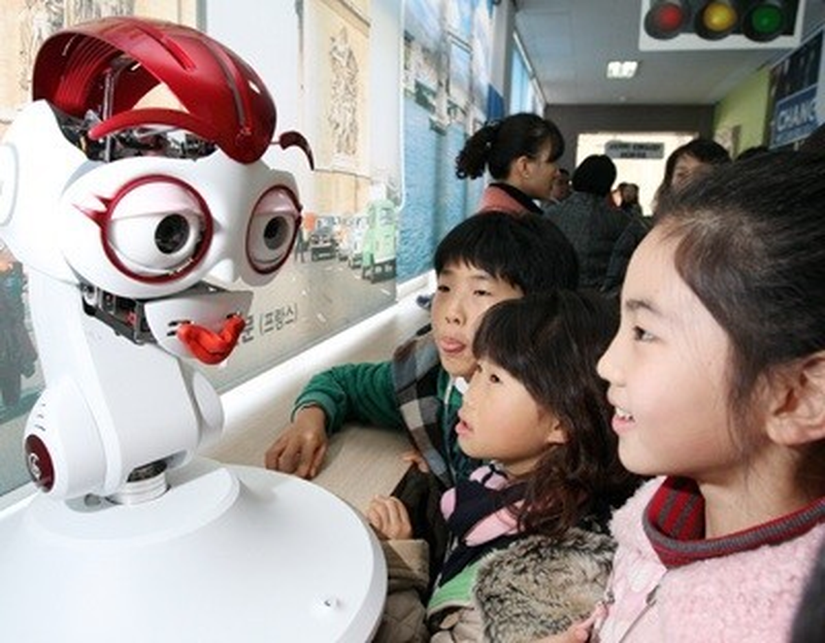 Robot Öğretmen Göreve Başlıyor