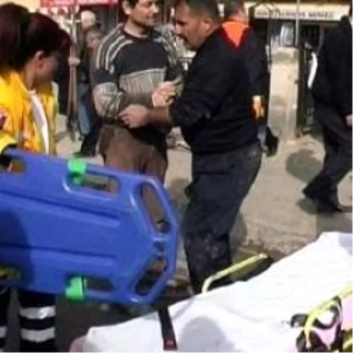 Üstü Kirli Diye Sedyeye Yatırmadılar