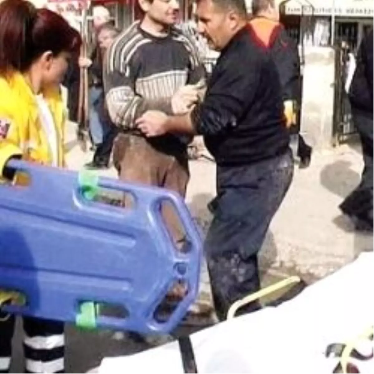 Elbise Çamurlu Sedyeye Koyma