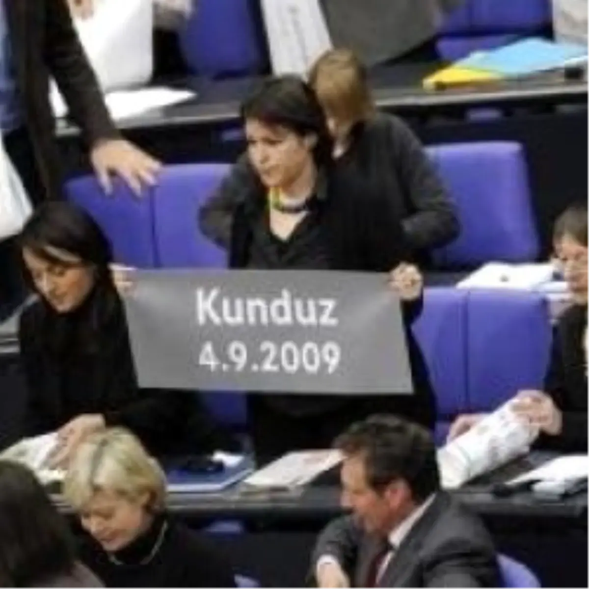 Alman Parlamentosunda Kunduz Gerginliği