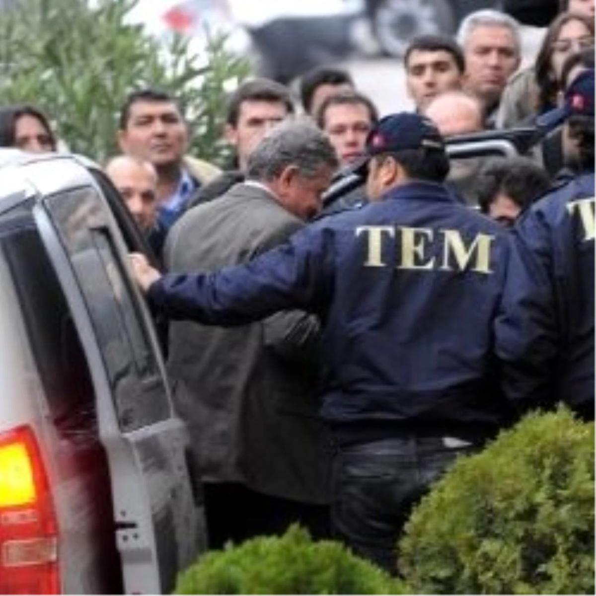 13 İlde Gözaltına Alınanlar İstanbul\'a Getirilecek