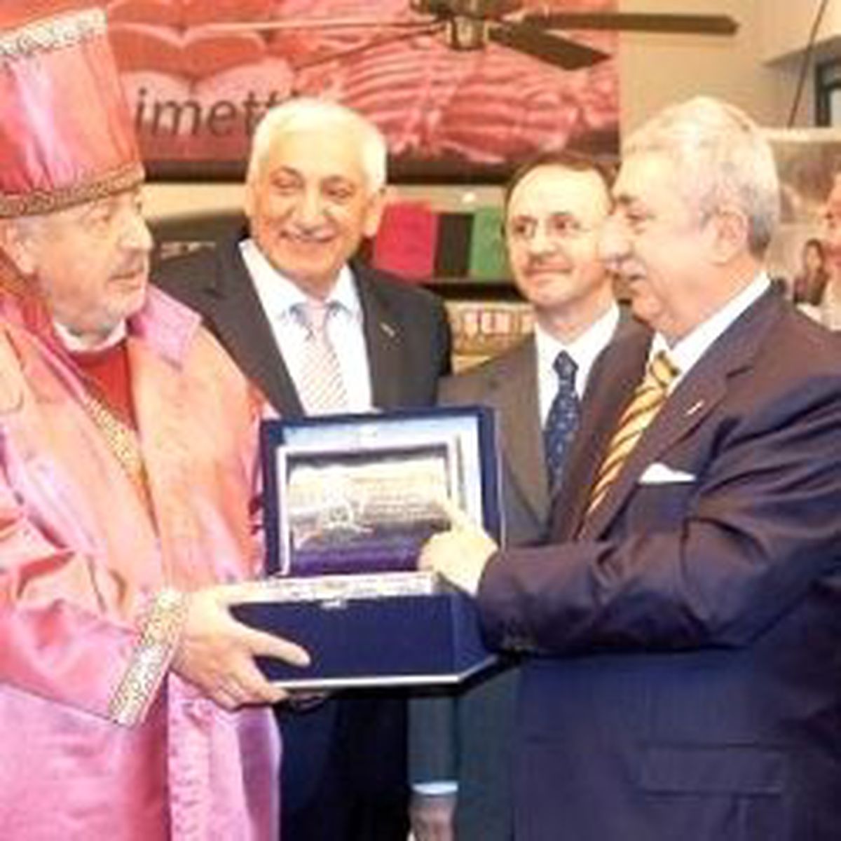 TESK'ten Akpınar'a 'Ahi Sanatçı' Ödülü