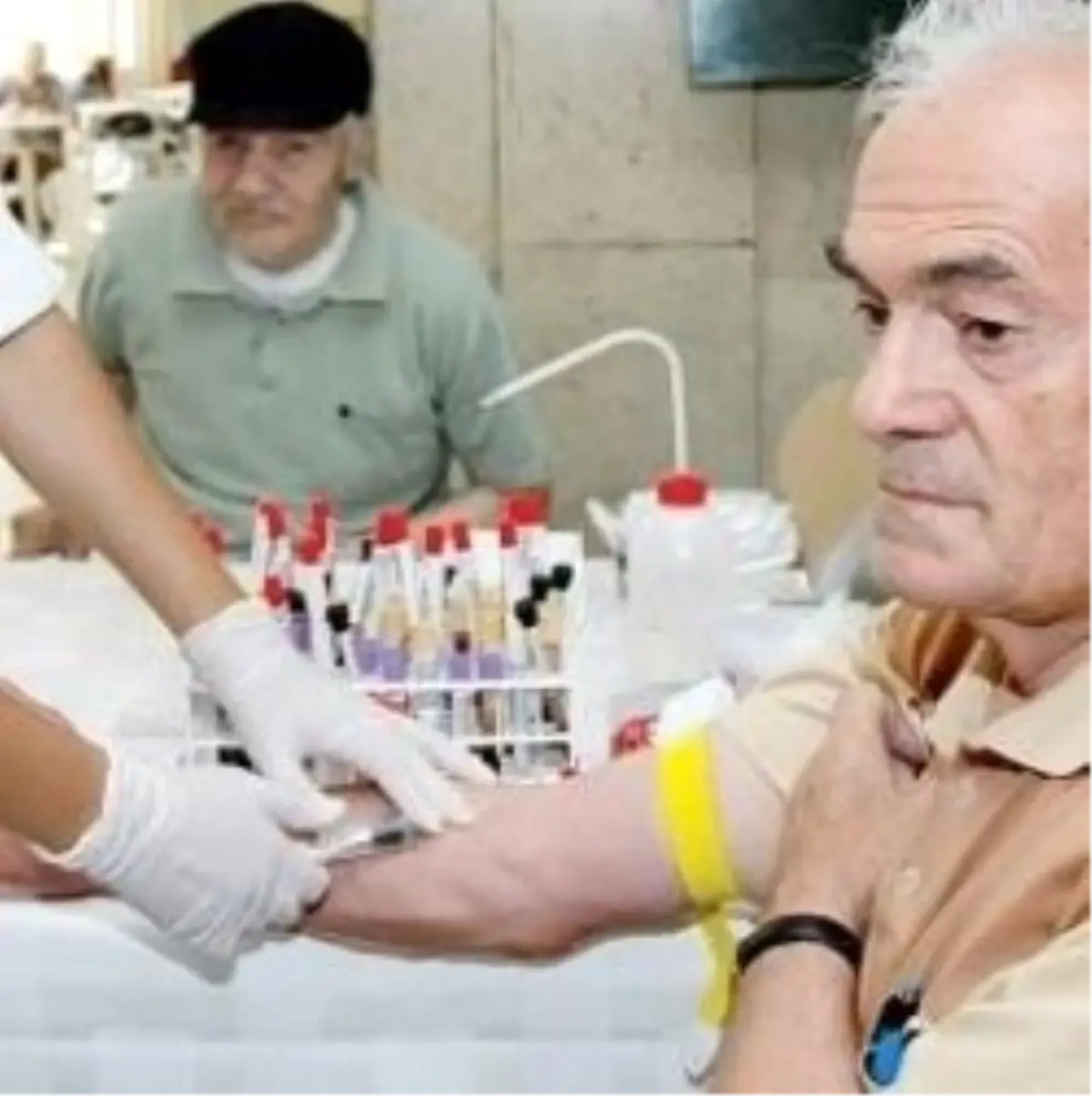 Yaşlılar Reçete Yerine Komşuya İnanmayı Tercih Ediyor