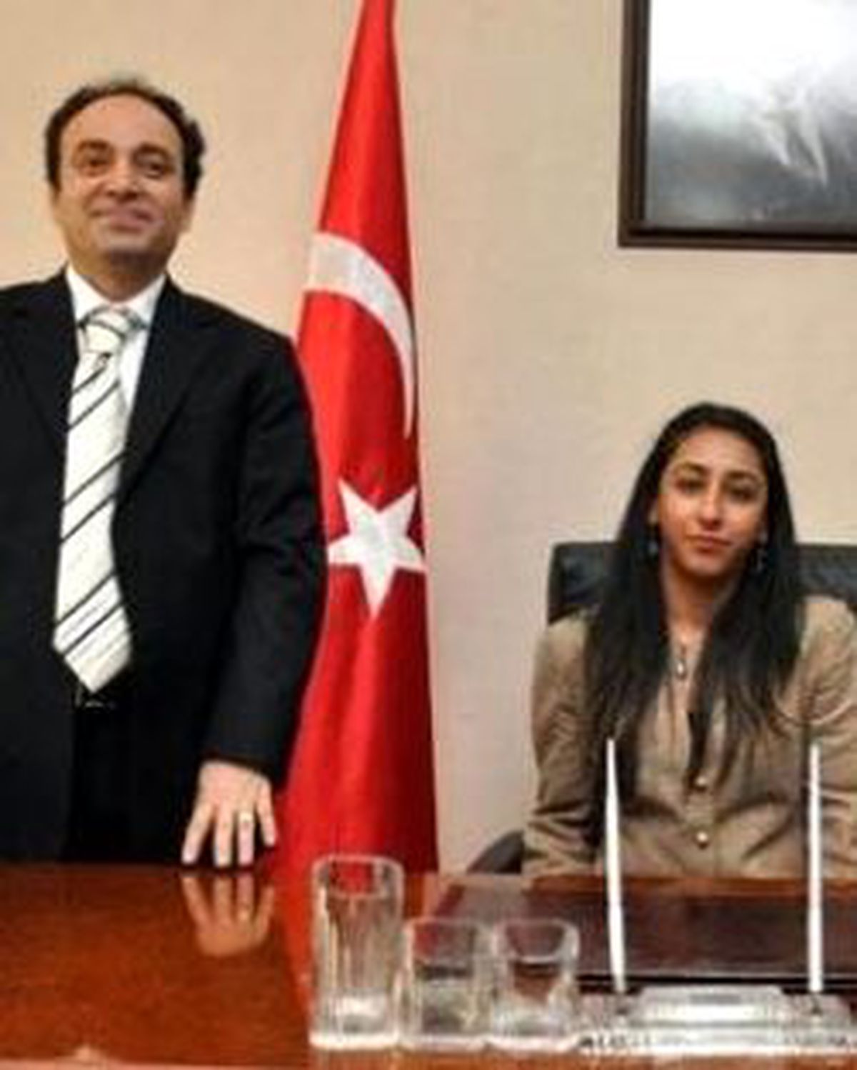 Baydemir Koltuğunu Kadın Üyeye Bıraktı