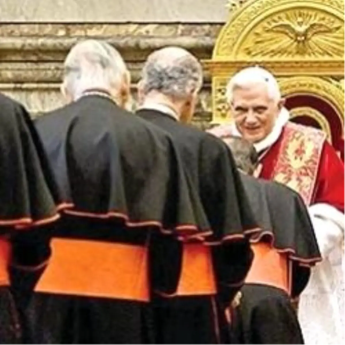 Vatikan\'da Gay Seks Skandalı