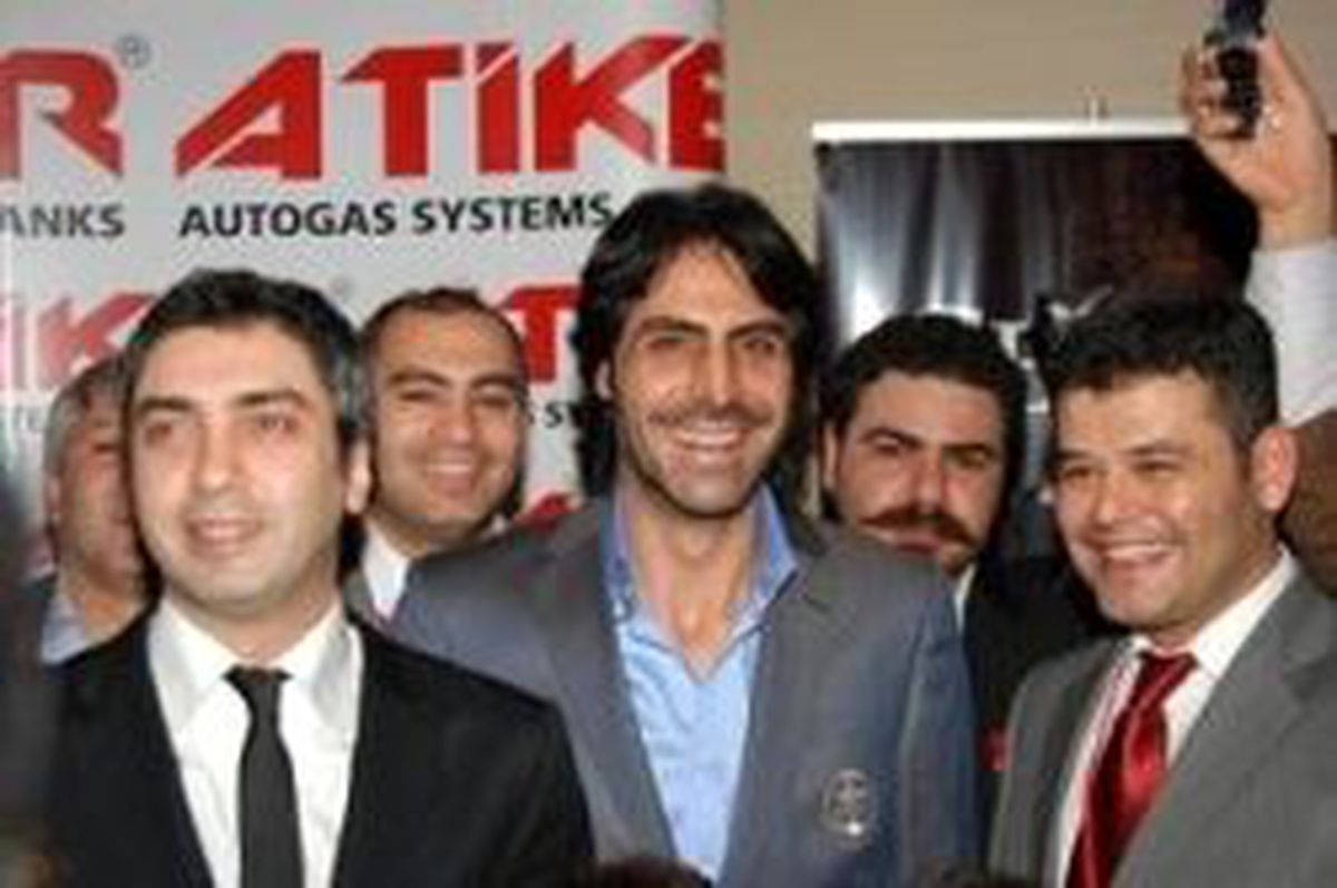 Atiker, Bayileri ile Buluştu