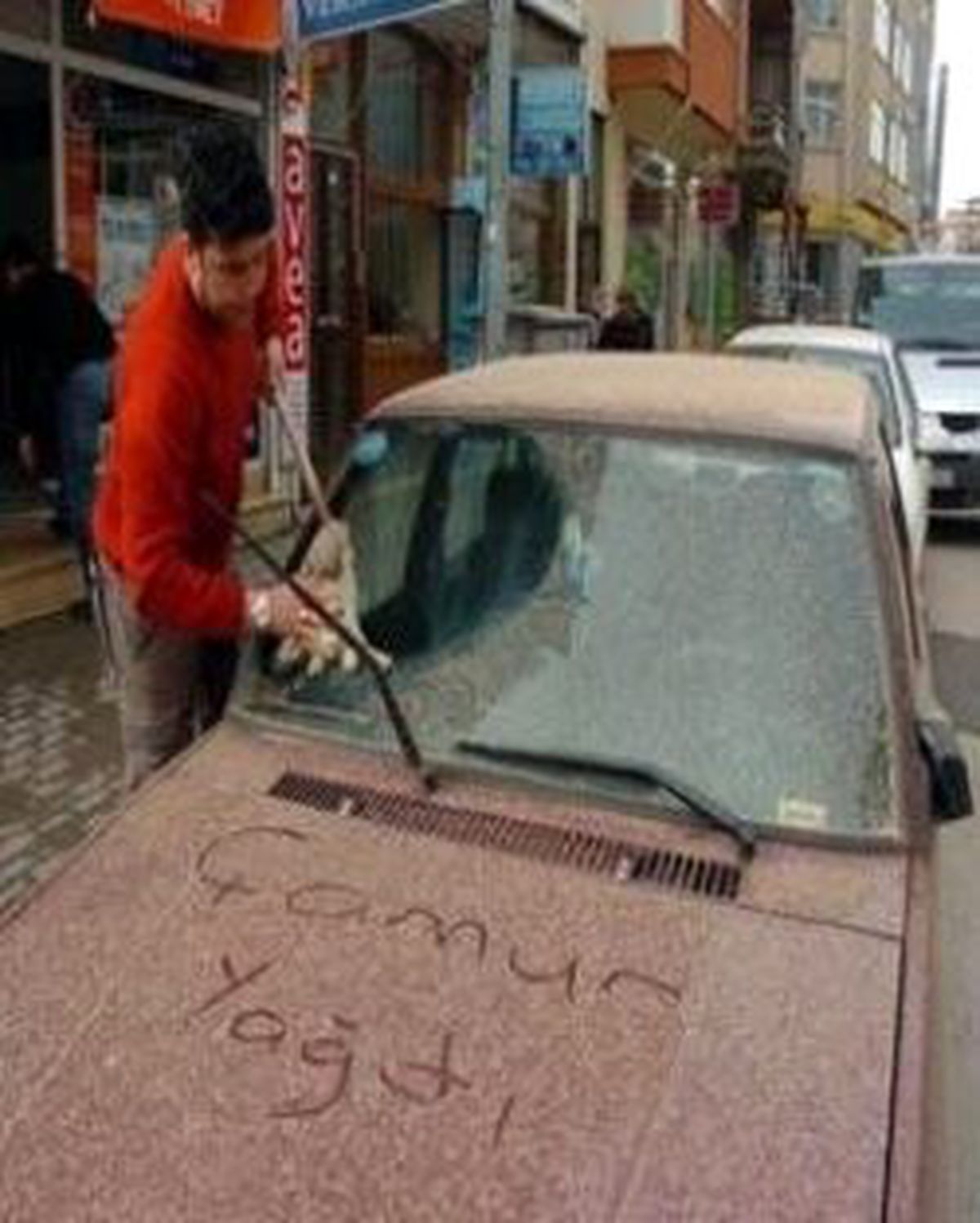 Bolu'ya Çamur, Eskişehir'e Toz Yağdı