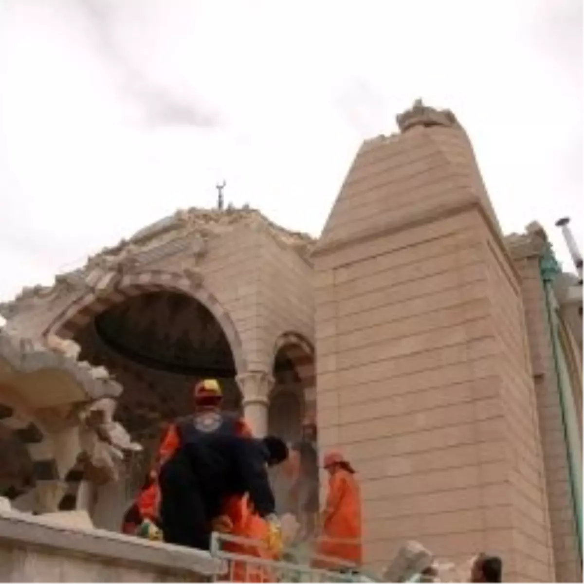 Fırtına Minare Yıktı