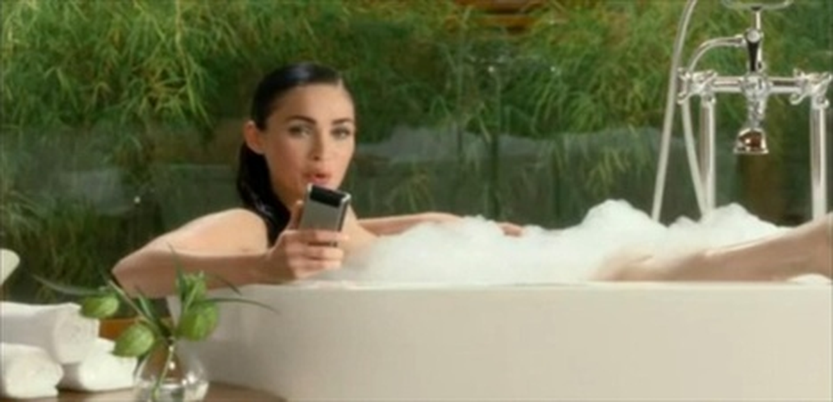 Motorola, Megan Fox ile Piyasayı Süpürecek