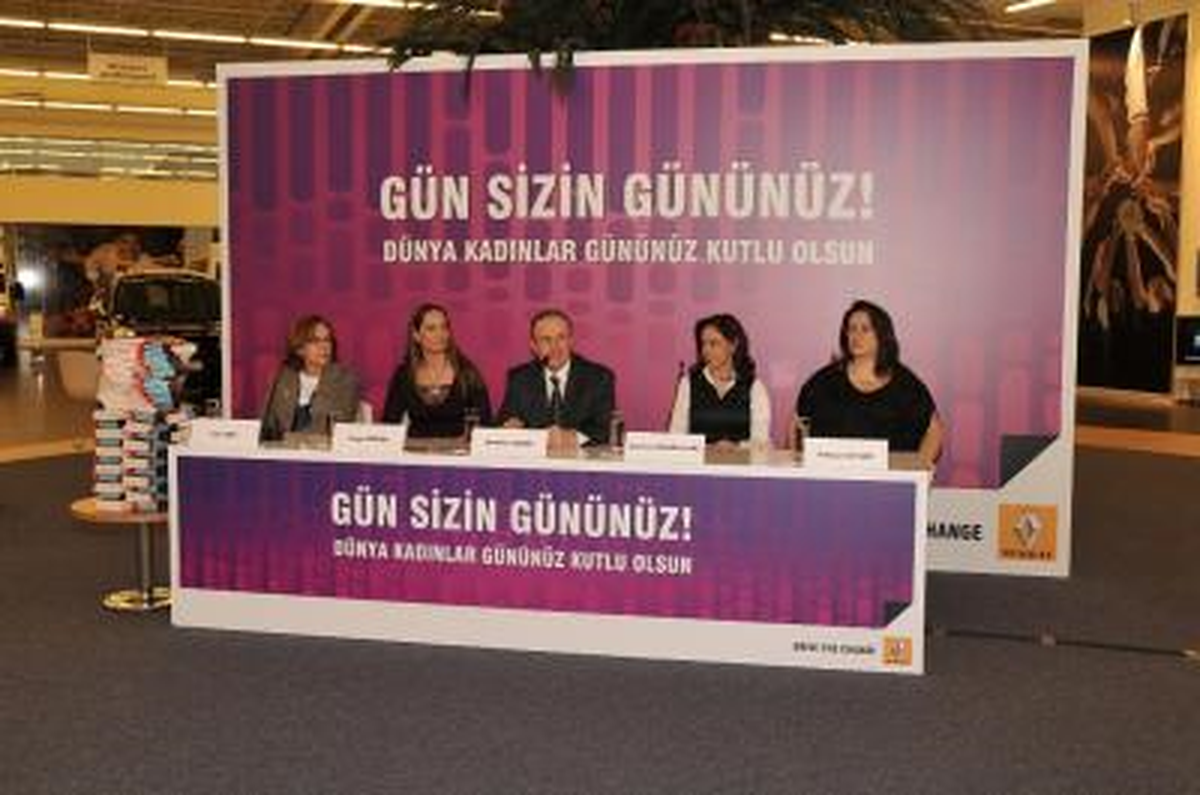 Renault Mais, Kadın Çalışanlarının
Dünya Kadınlar Günü'nünü Bir Etkinlikle Kutladı.