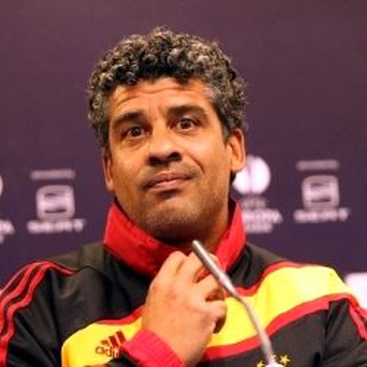 Rijkaard'ı Mahkemeye Veriyor