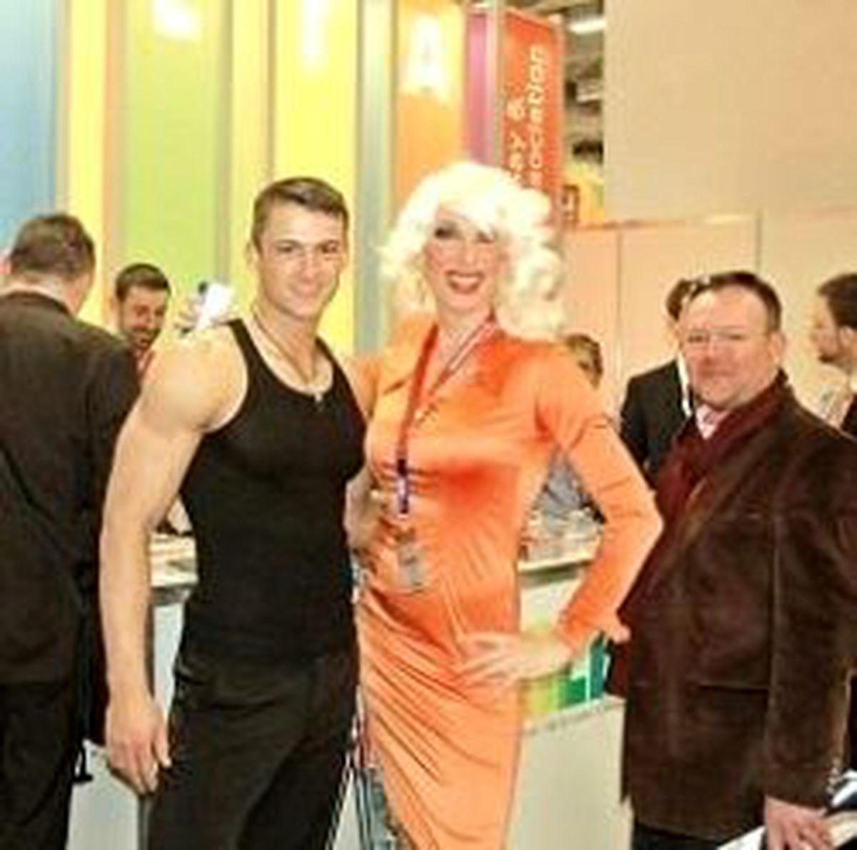 Gay&lesbian Turları İçin Kolları Sıvadı