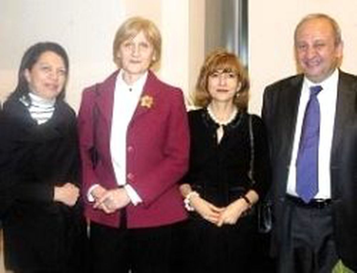 Kültür Elçisinin İlk Resim Sergisi