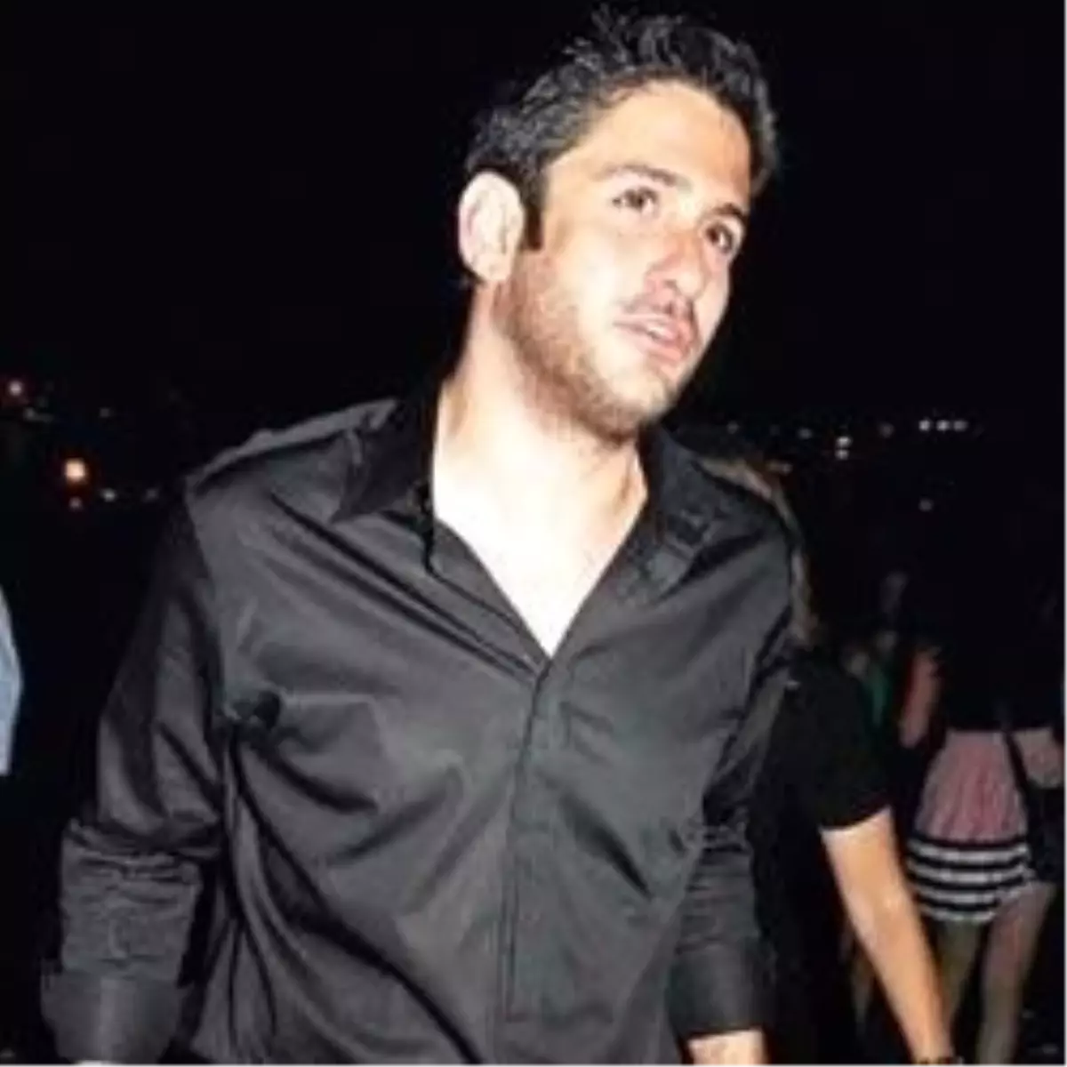 \'Dumansız Hava Sahası\'nda Sosyetik Bir Yumruklaşma